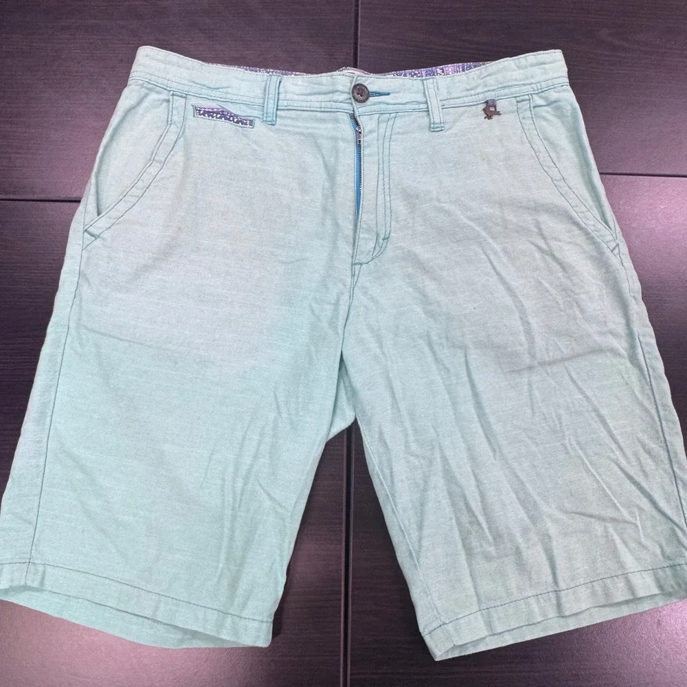 Modern Amusement Shorts Flat Front Casual Walk Shorts Bird Logo Size 32